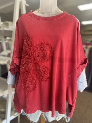 EASEL Women's Top RED / S Lace Flower Patch Mineral Washed Knit Top || David's Clothing ET26221
