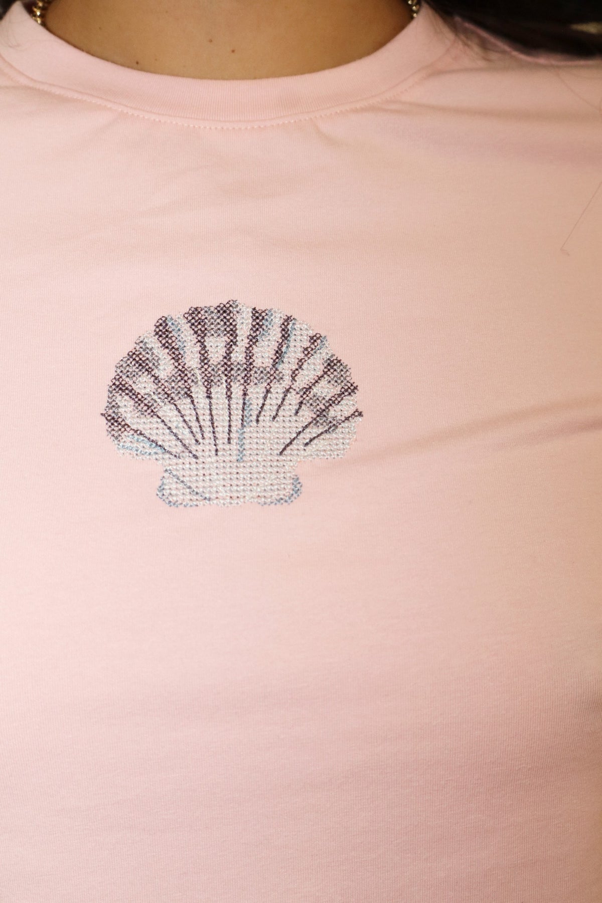 BAILEY ROSE Seashell Embroidered Graphic Tee