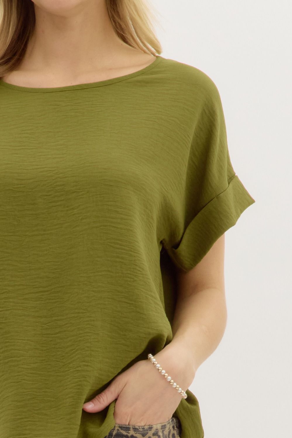 ENTRO INC 22-Women's Woven Top 7-SS/CUFF CREW NECK