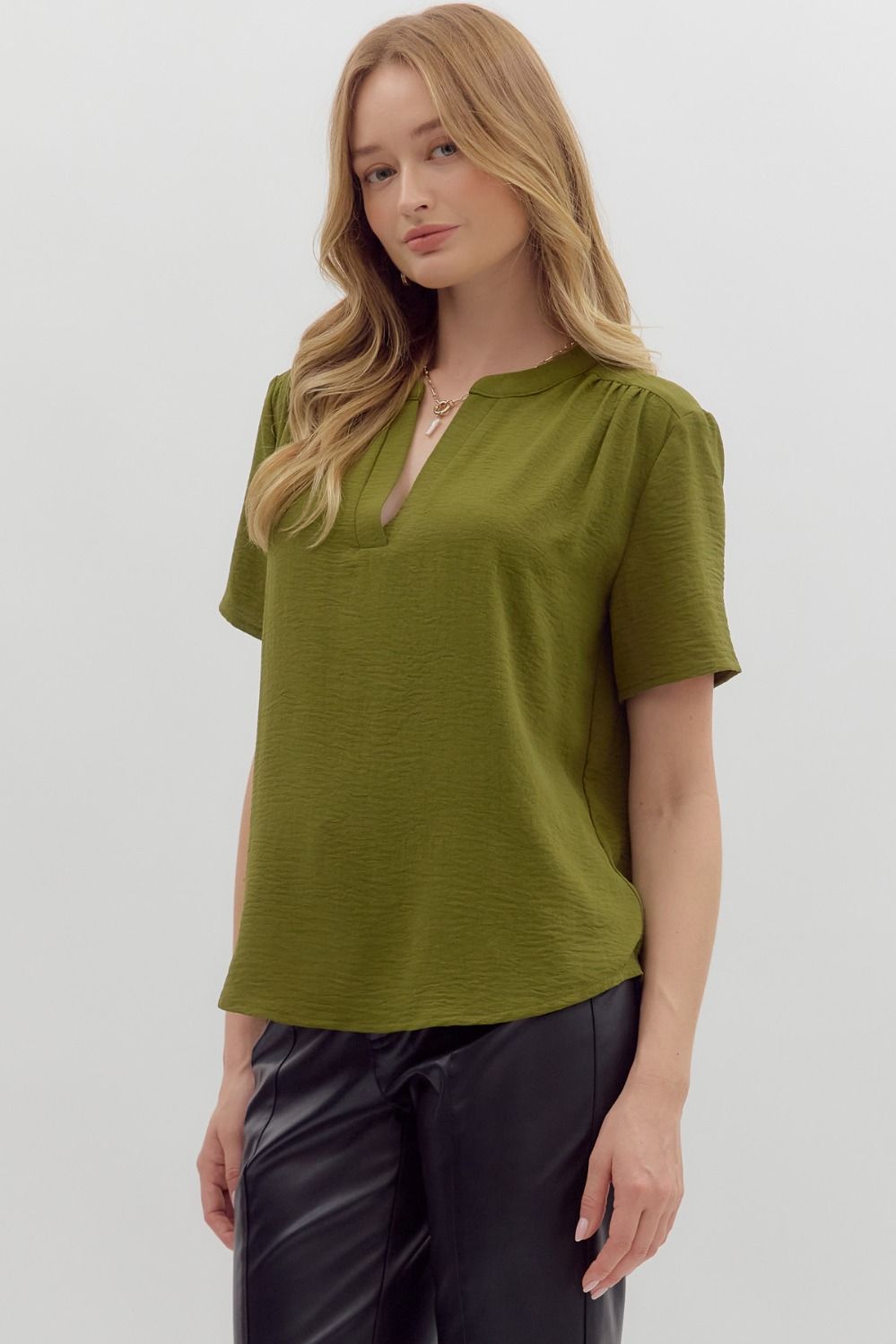 ENTRO INC Women's Top Classic Split V-Neck Short Sleeve Pullover Top || David's Clothing