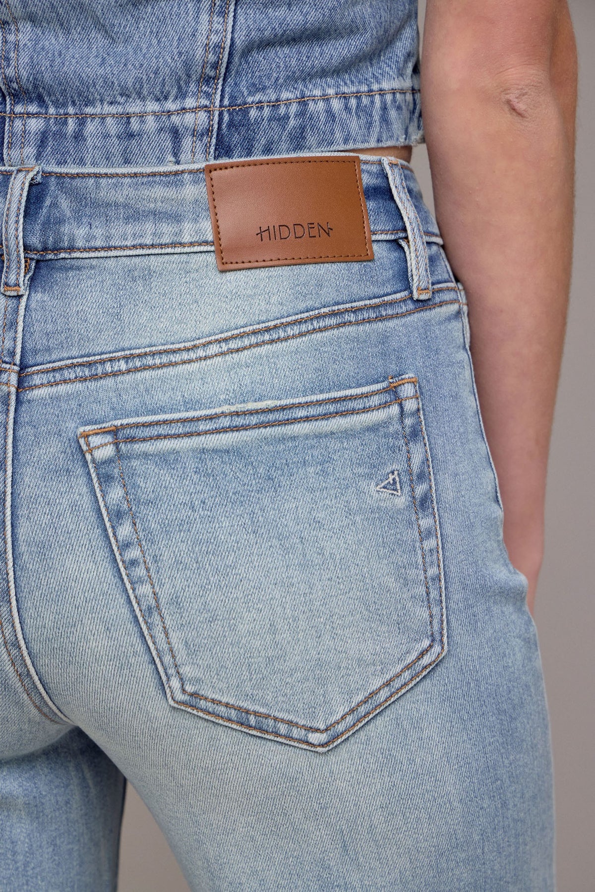 HIDDEN JEANS Women's Jeans Hidden Jeans Vintage Wash High Rise Cuffed Wide Straight
