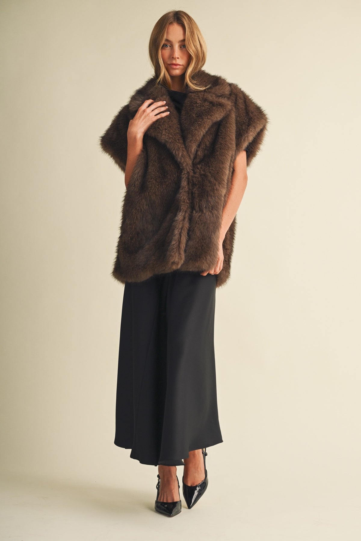 MUSTARD SEED Women's Vests Statement Lapel Plush Faux Fur Vest