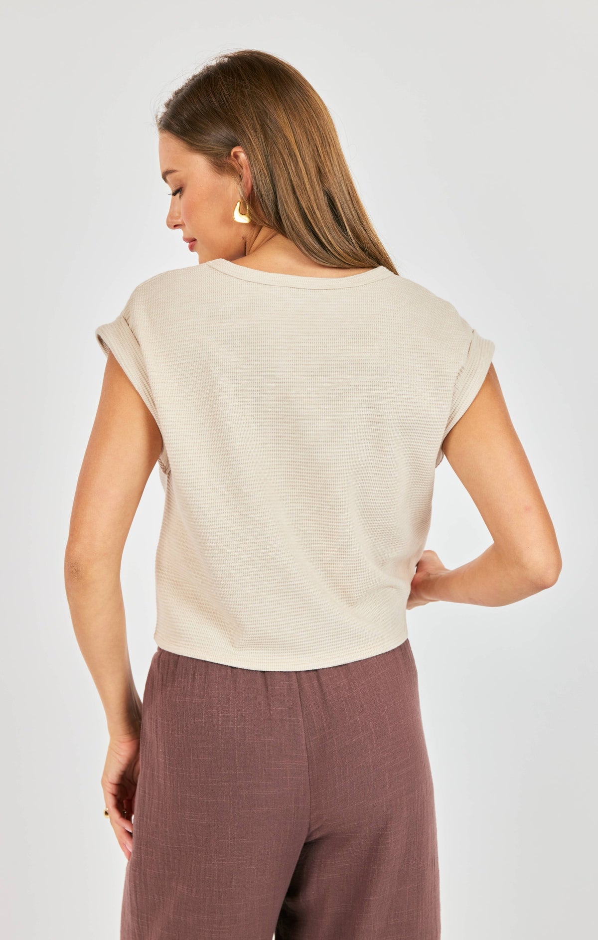 SADIE AND SAGE Women's Top Sadie And Sage Locket Cuffed Sleeve Tee