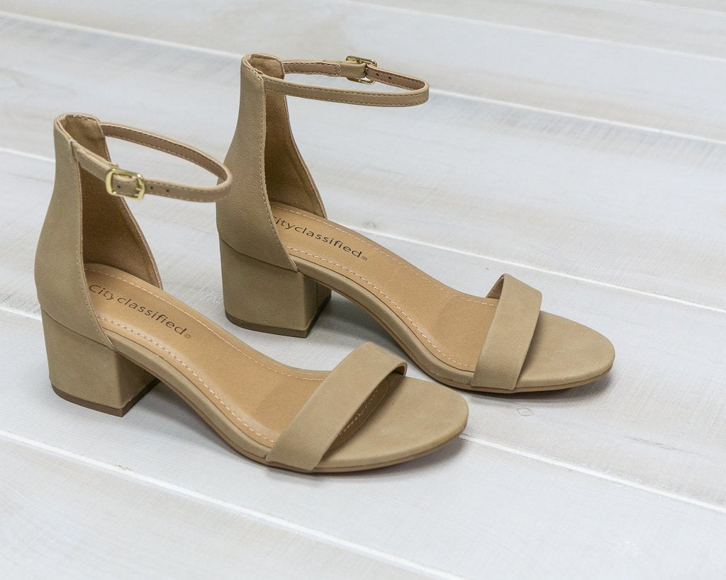 FORTUNE DYNAMIC Women's Sandals Mini Block Heel || David's Clothing